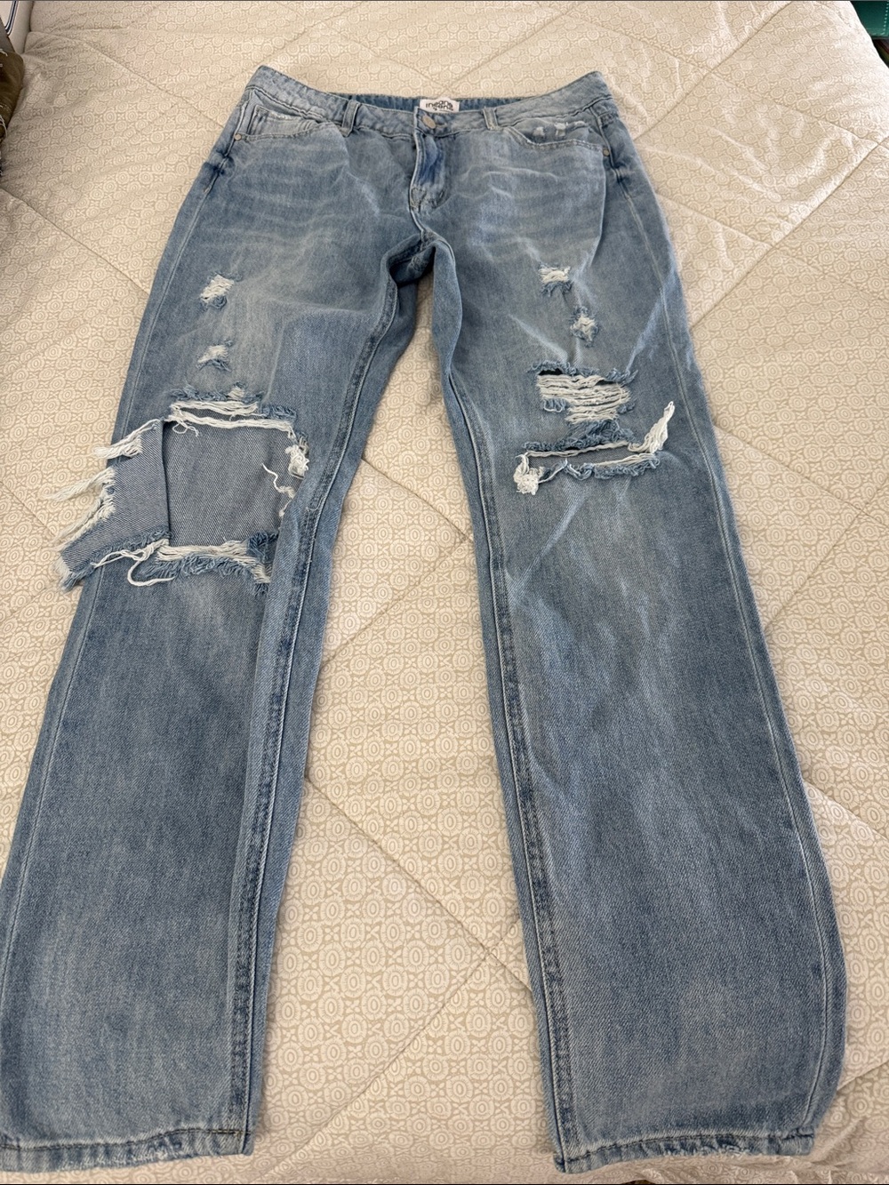 Womens Distressed Light Blue Ripped Jeans
Hardly worn, no stretch New